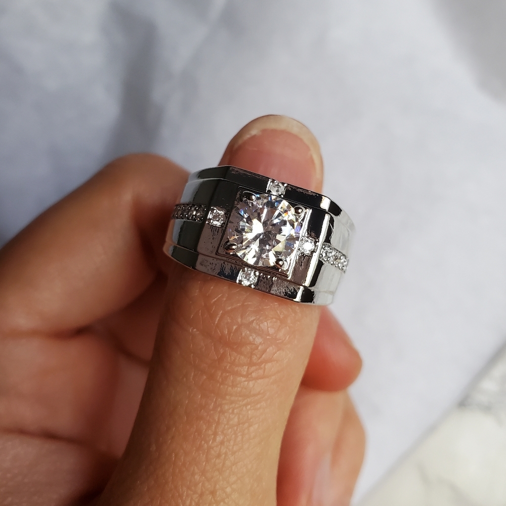 New Luxury Men's Ring - Picture 3 of 5